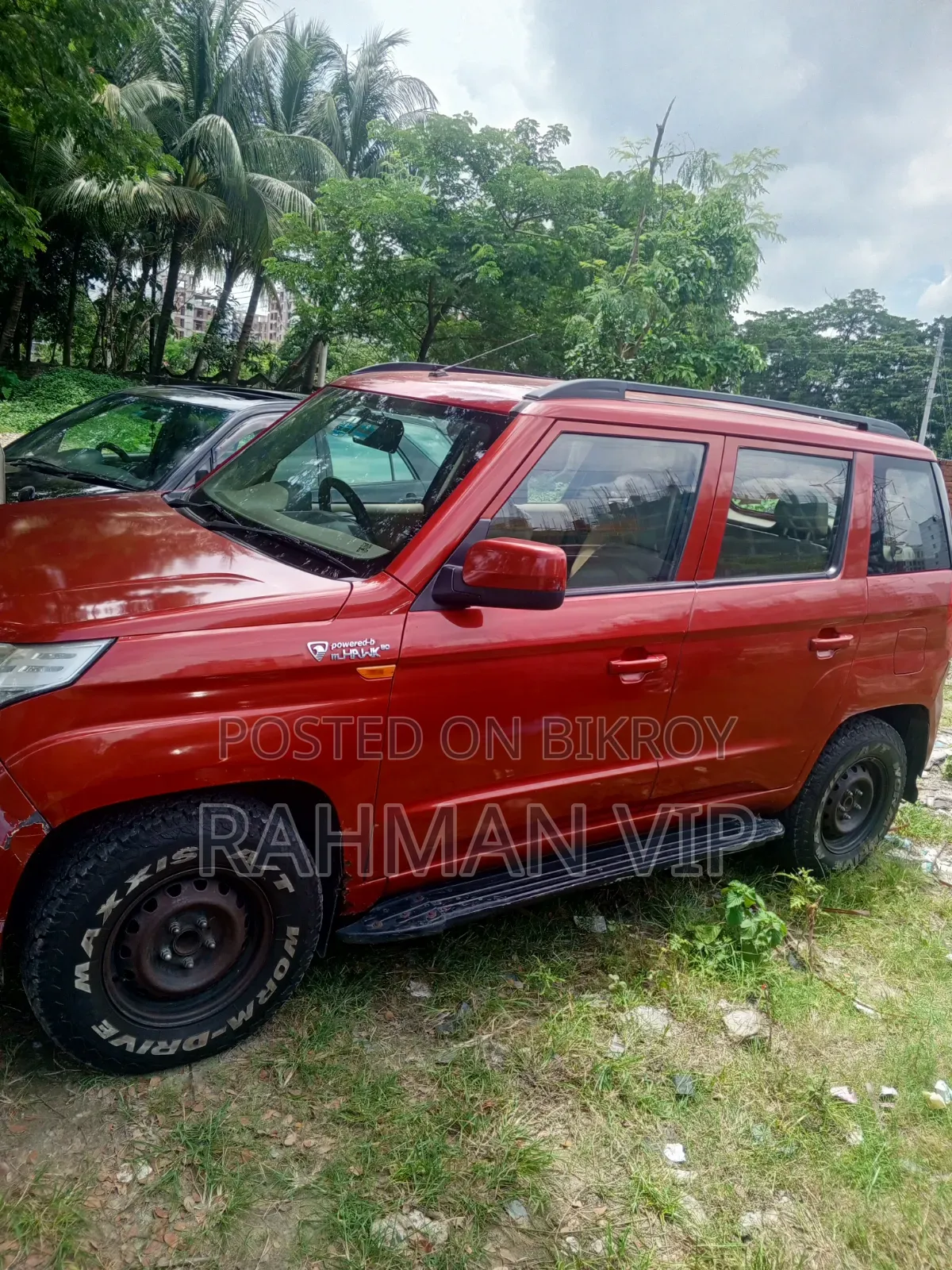Mahindra XUV500 2017 Red
