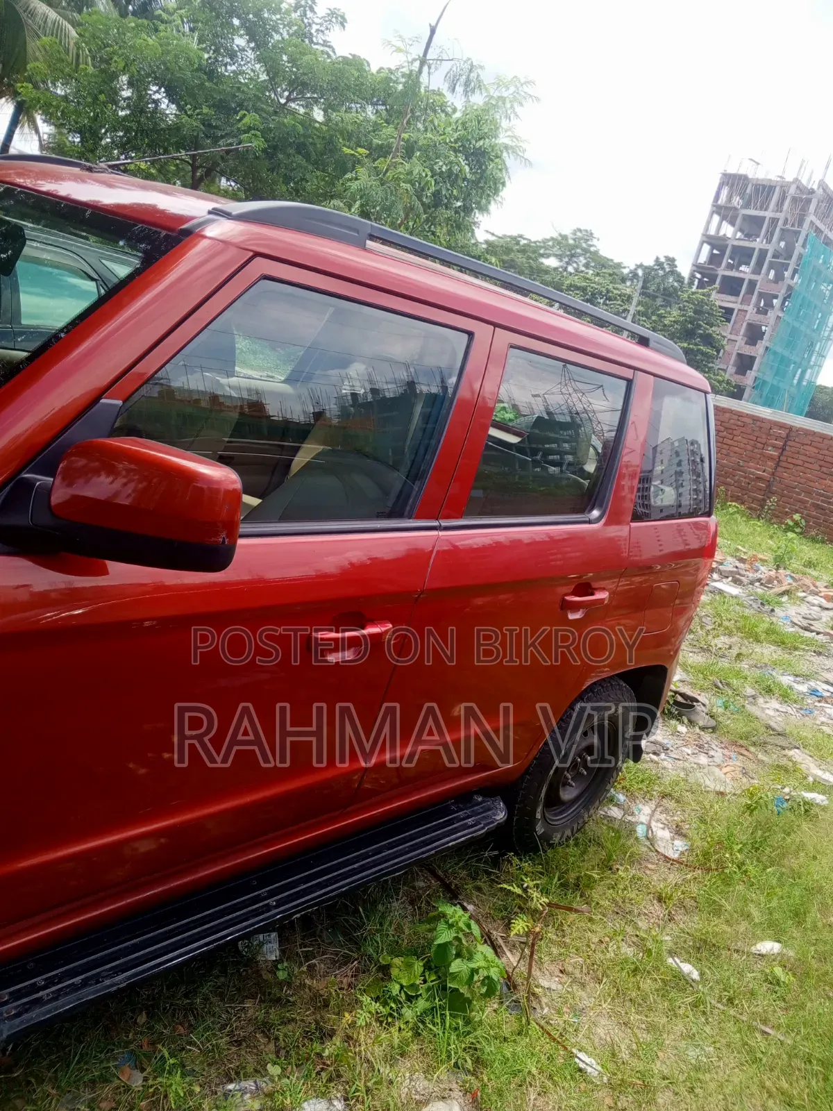 Mahindra XUV500 2017 Red