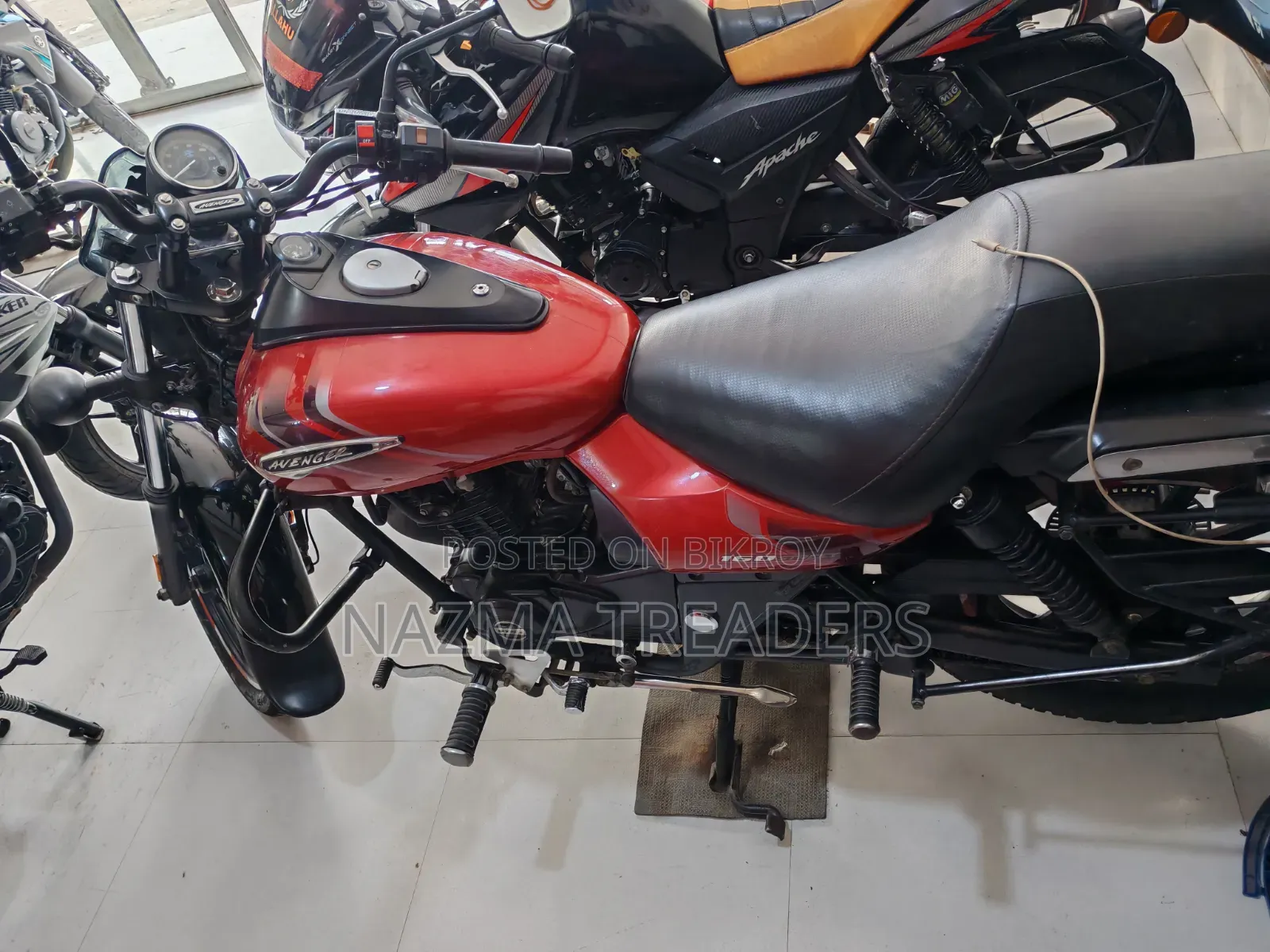 Bajaj Avenger 160 Street 2022 Red