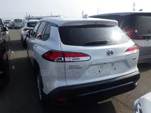 টয়োটা করোলা ক্রস ২০২১ পার্ল