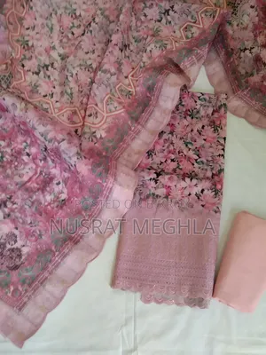 এক্সক্লুসিভ ফ্লোরাল প্রিন্ট কটন থ্রি-পিস (আনস্টিচড)