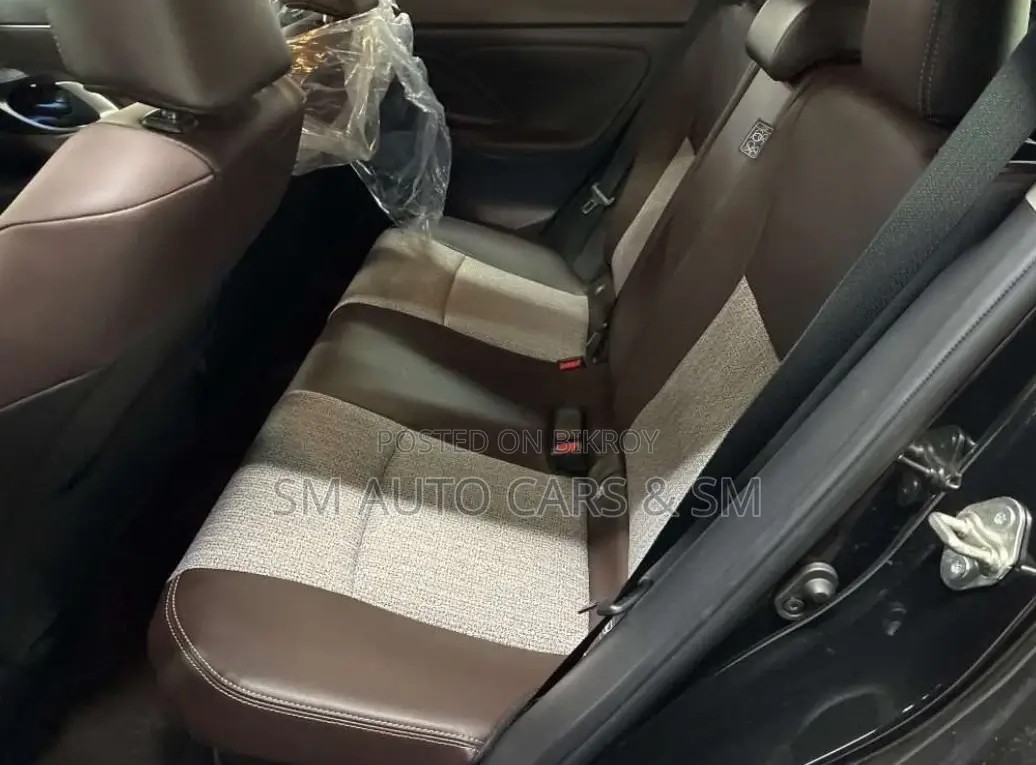 টয়োটা ইয়ারিস ক্রস ২০২১ কালো
