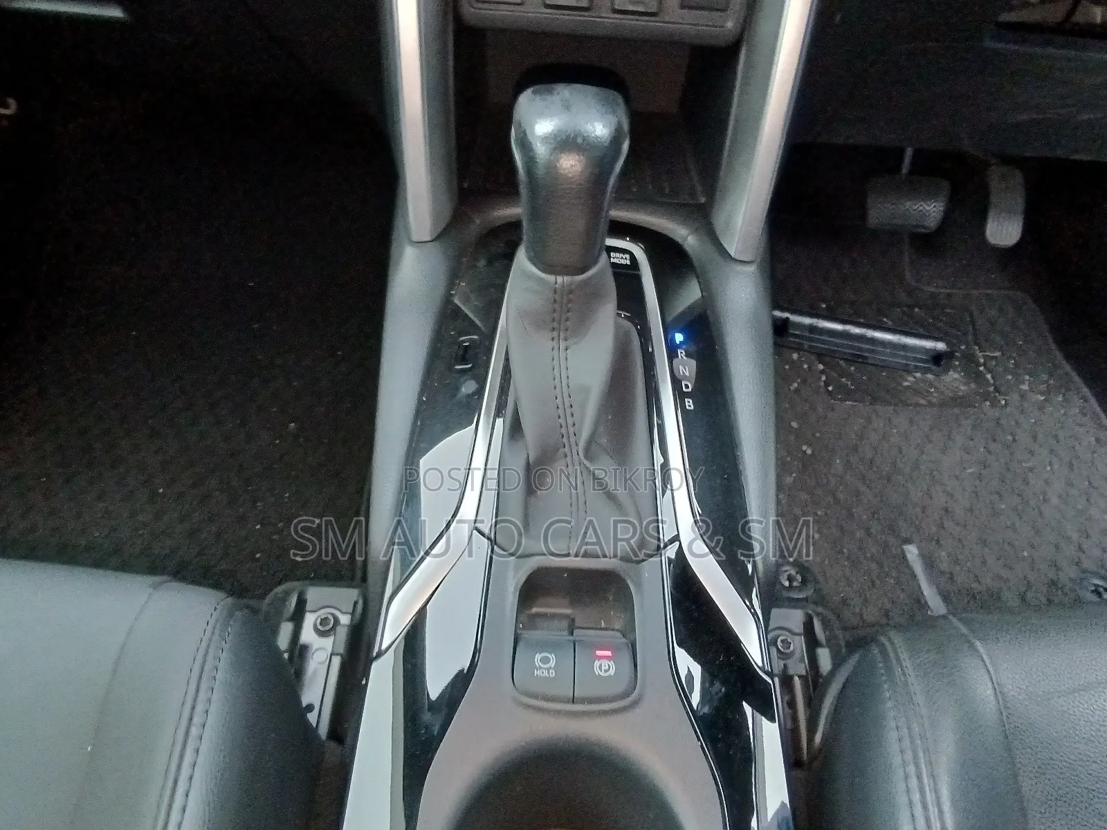 টয়োটা করোলা ক্রস ২০২১ পার্ল