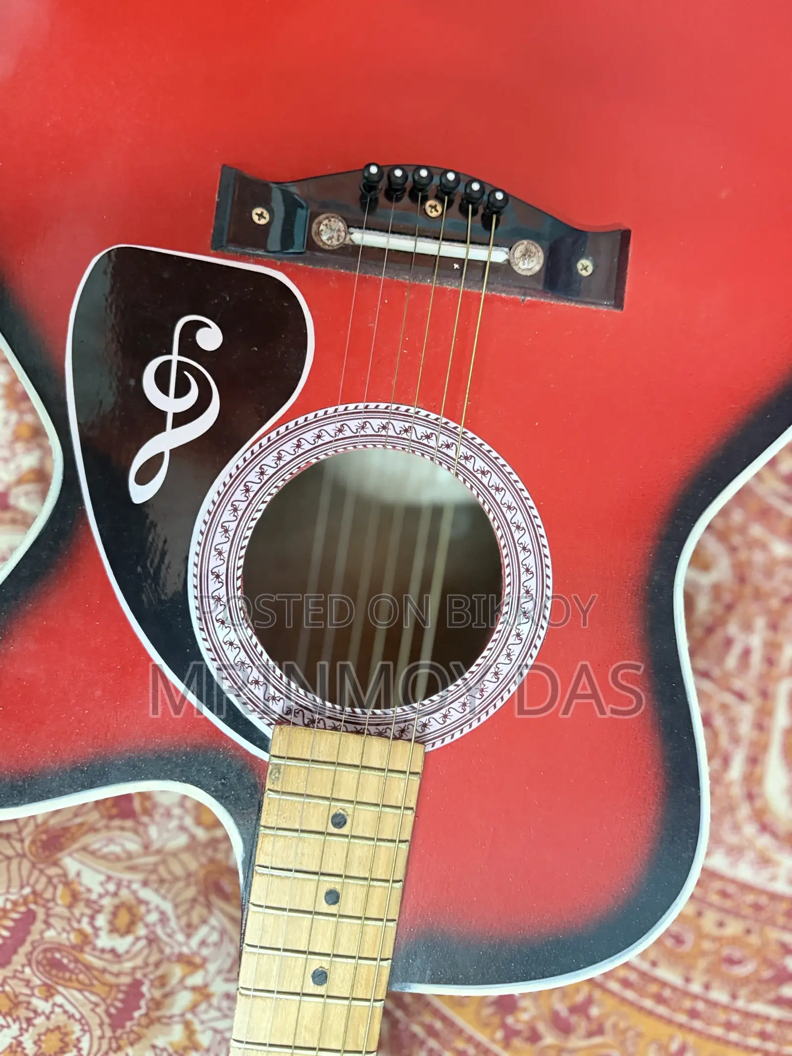 Beautiful. Attractive guitar