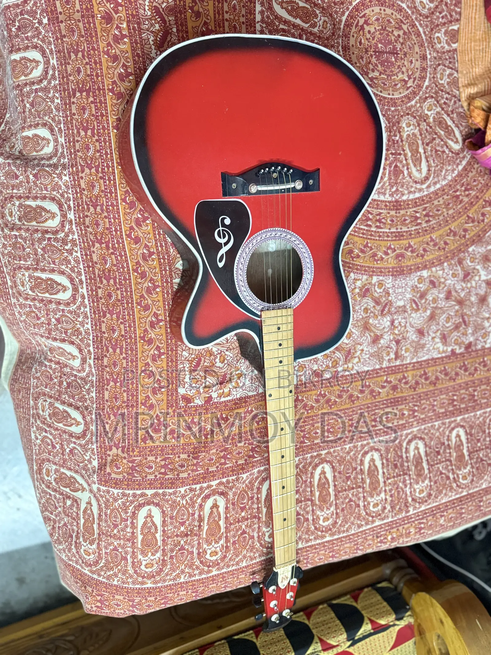Beautiful. Attractive guitar