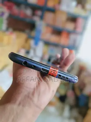 মোবাইল ফোন ১২৮ জিবি নীল