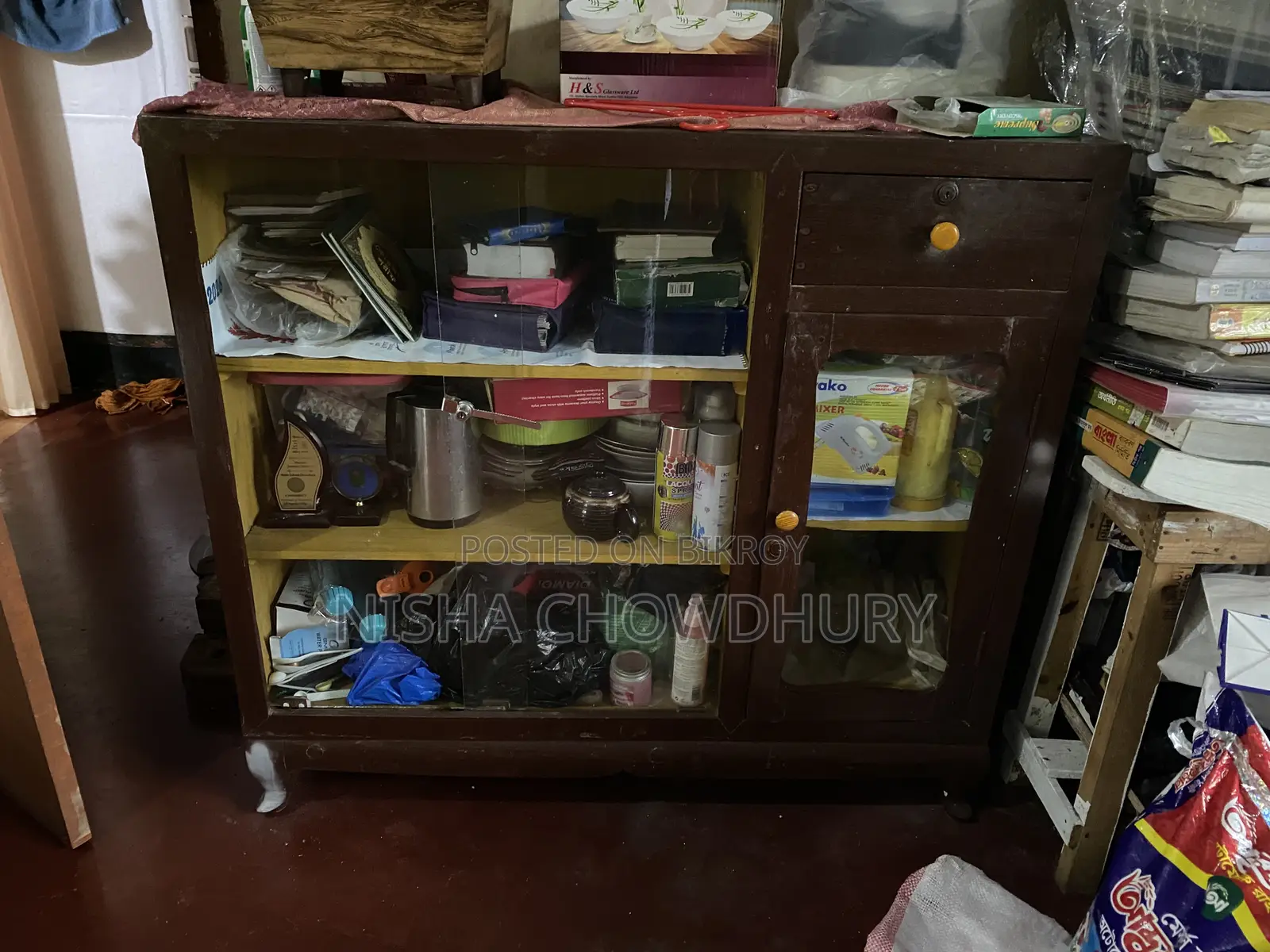 সেগুন কাঠের একটি শোকেস আর্জেন্ট বিক্রি করা হবে। লোকেশনে এসে নিতে হবে।