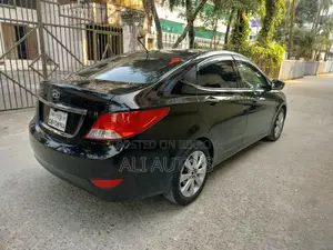 হুন্দাই অ্যাকসেন্ট ২০১৭ ব্লু