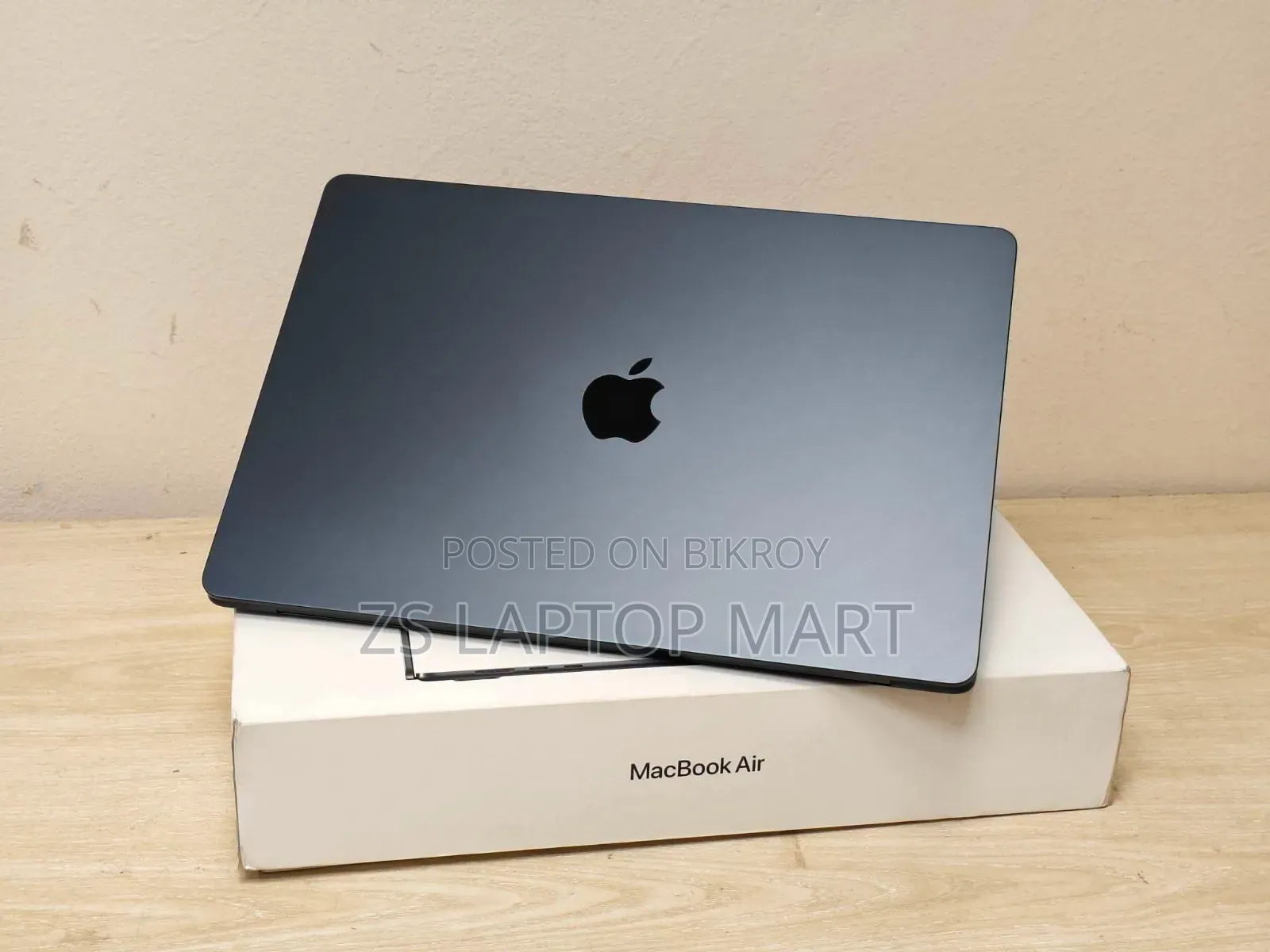 Laptop Apple MacBook Air 2024 M3 8GB Apple M3 SSD 256GB