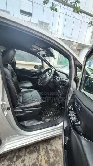 Toyota Noah 2019 Silver