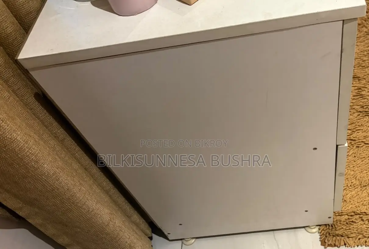 হোয়াইট ওয়াইড ড্রয়ার
