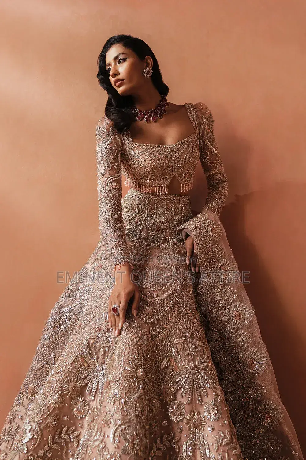 এমিনেন্ট কুইন্স অ্যাটায়ার