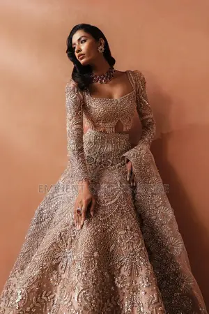 এমিনেন্ট কুইন্স অ্যাটায়ার