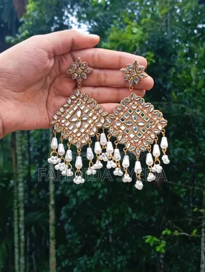 পার্টি অয়্যার জমকালো ঝুমকা দুল