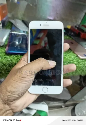 অ্যাপল আইফোন ৮ ৬৪ জিবি হোয়াইট