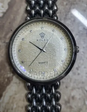 Classic and vintage look attractive Quartz watch for sale