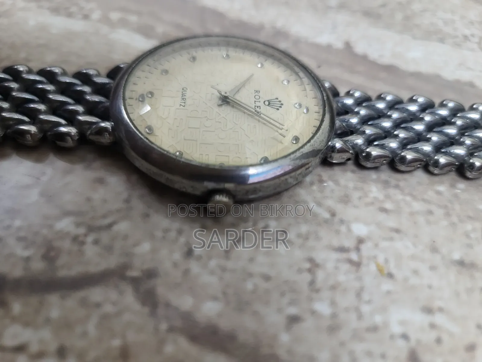 Classic and vintage look attractive Quartz watch for sale
