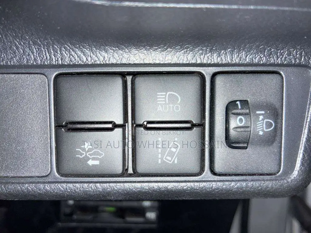 Toyota Axio 2021 Silver