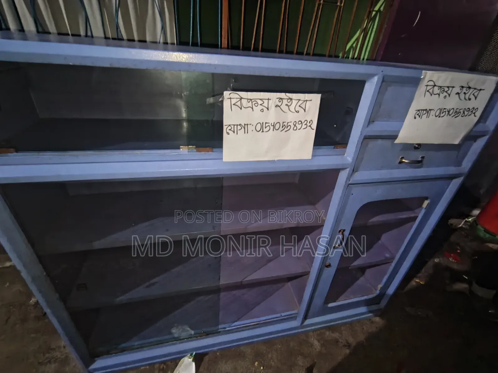 ঘরের আসবাবপত্র