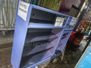 ঘরের আসবাবপত্র