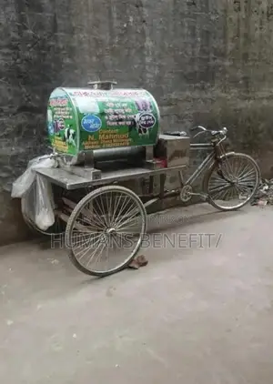 দুধের মাঠা বিক্রির গাড়ি