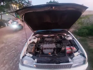 Toyota Corolla 1995 White