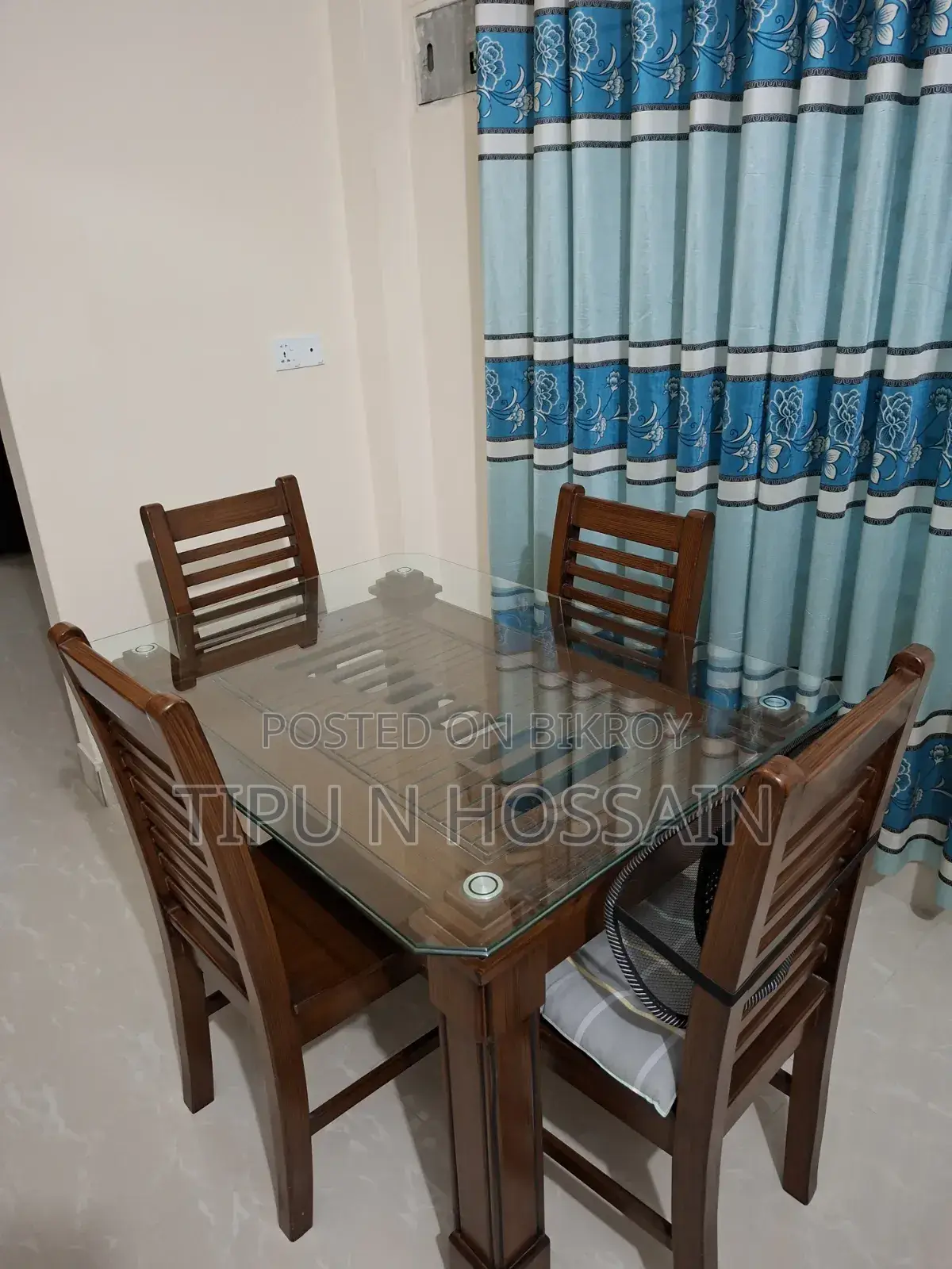 ৪ সিটার ডাইনিং টেবিল