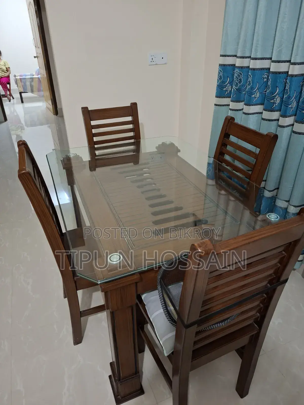 ৪ সিটার ডাইনিং টেবিল