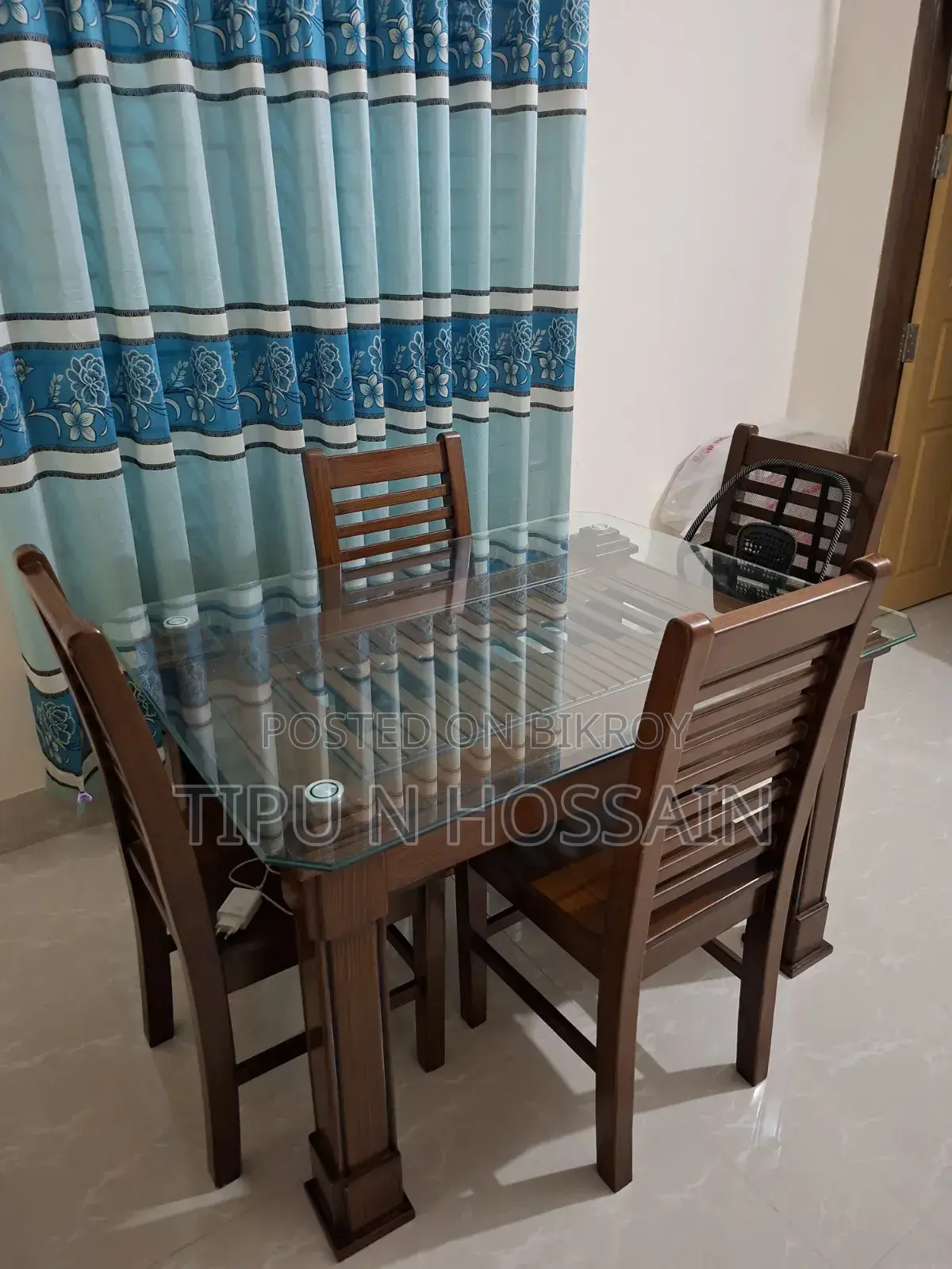 ৪ সিটার ডাইনিং টেবিল