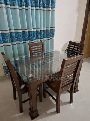 ৪ সিটার ডাইনিং টেবিল