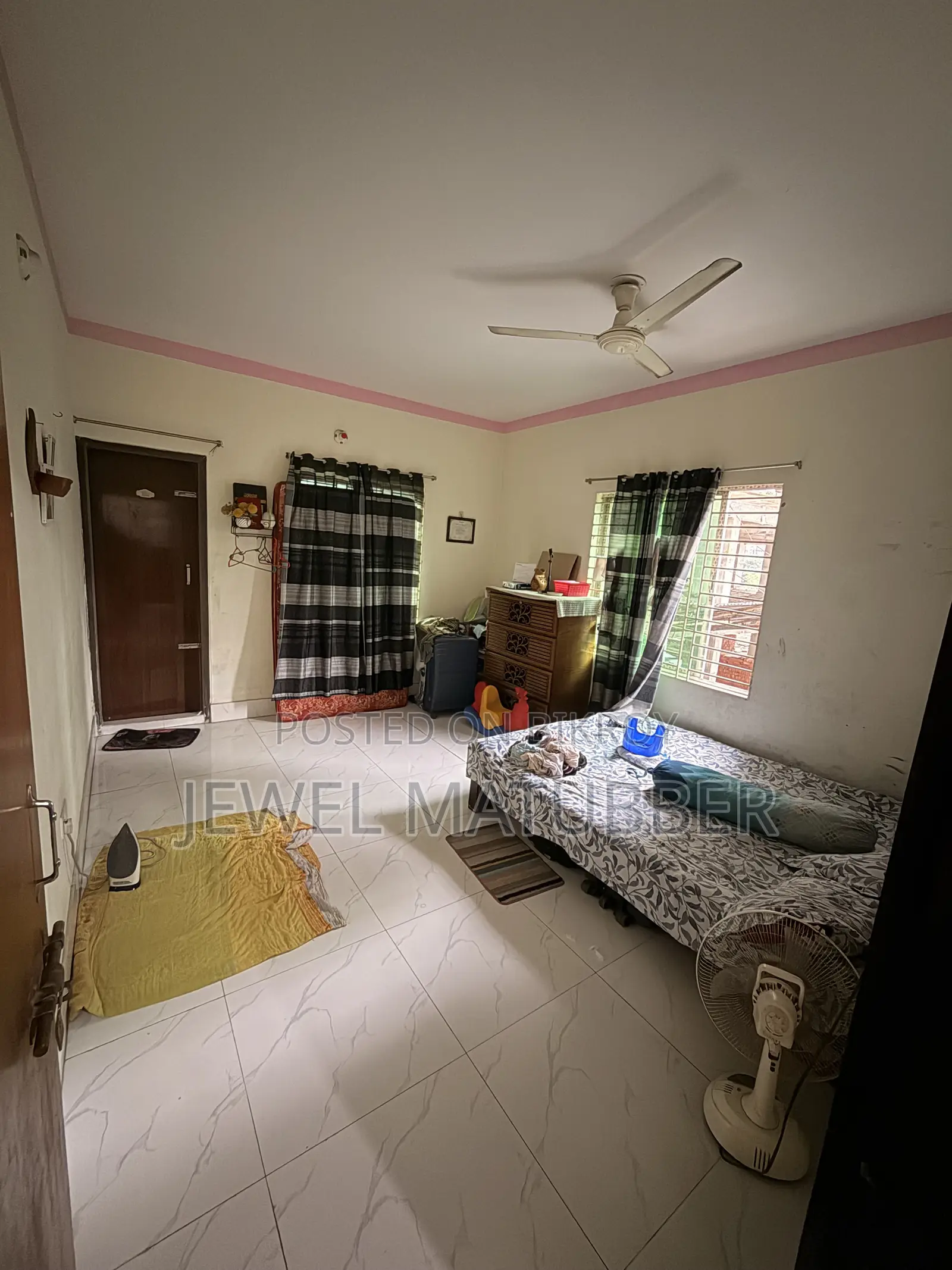 বনশ্রীর মাতুব্বর ভিলায় ৩ বেডরুমের অ্যাপার্টমেন্ট ভাড়া হবে