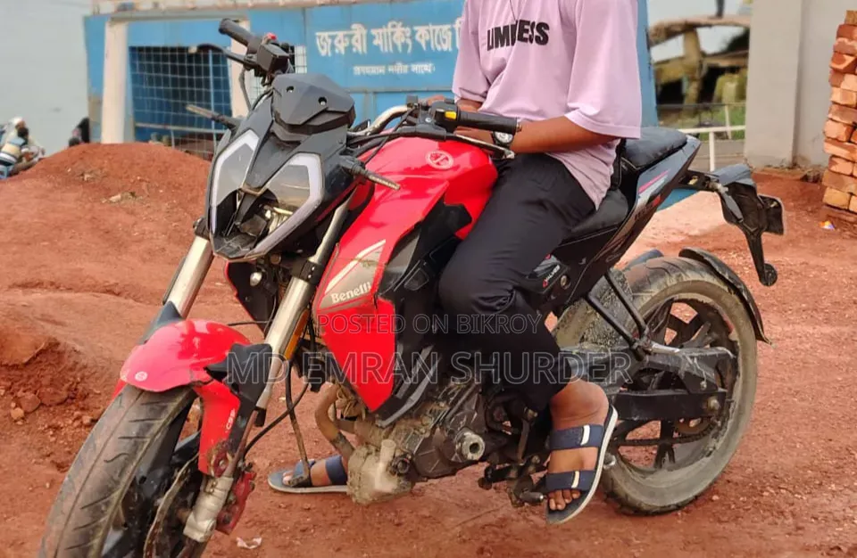 Benelli TNT 2022 Red