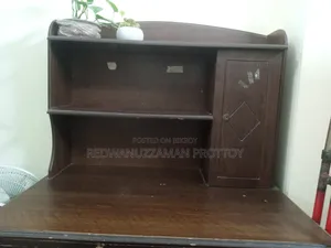 ব্যবহৃত কাঠের খাট বিক্রি হবে বা ভালো মানের পড়ার টেবিল