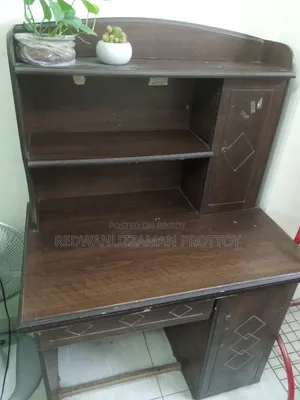 ব্যবহৃত কাঠের খাট বিক্রি হবে বা ভালো মানের পড়ার টেবিল