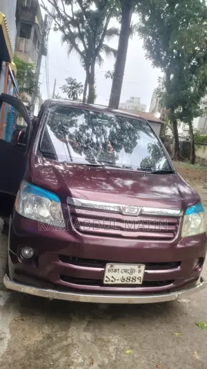 Toyota Noah ২০০৩ মেরুন
