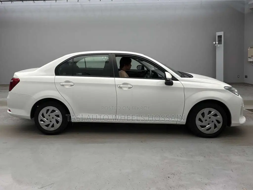 Toyota Axio ২০২১ সাদা