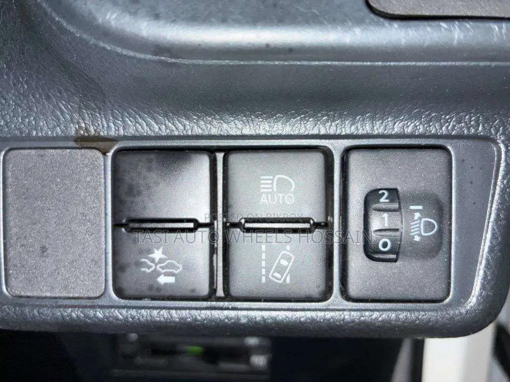 Toyota Axio ২০২১ সাদা