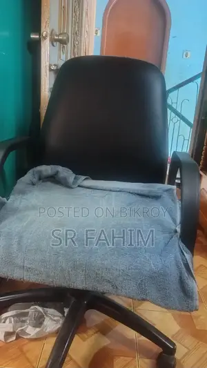 সেকেন্ড হ্যান্ড চেয়ার ফার্স্ট কন্ডিশন