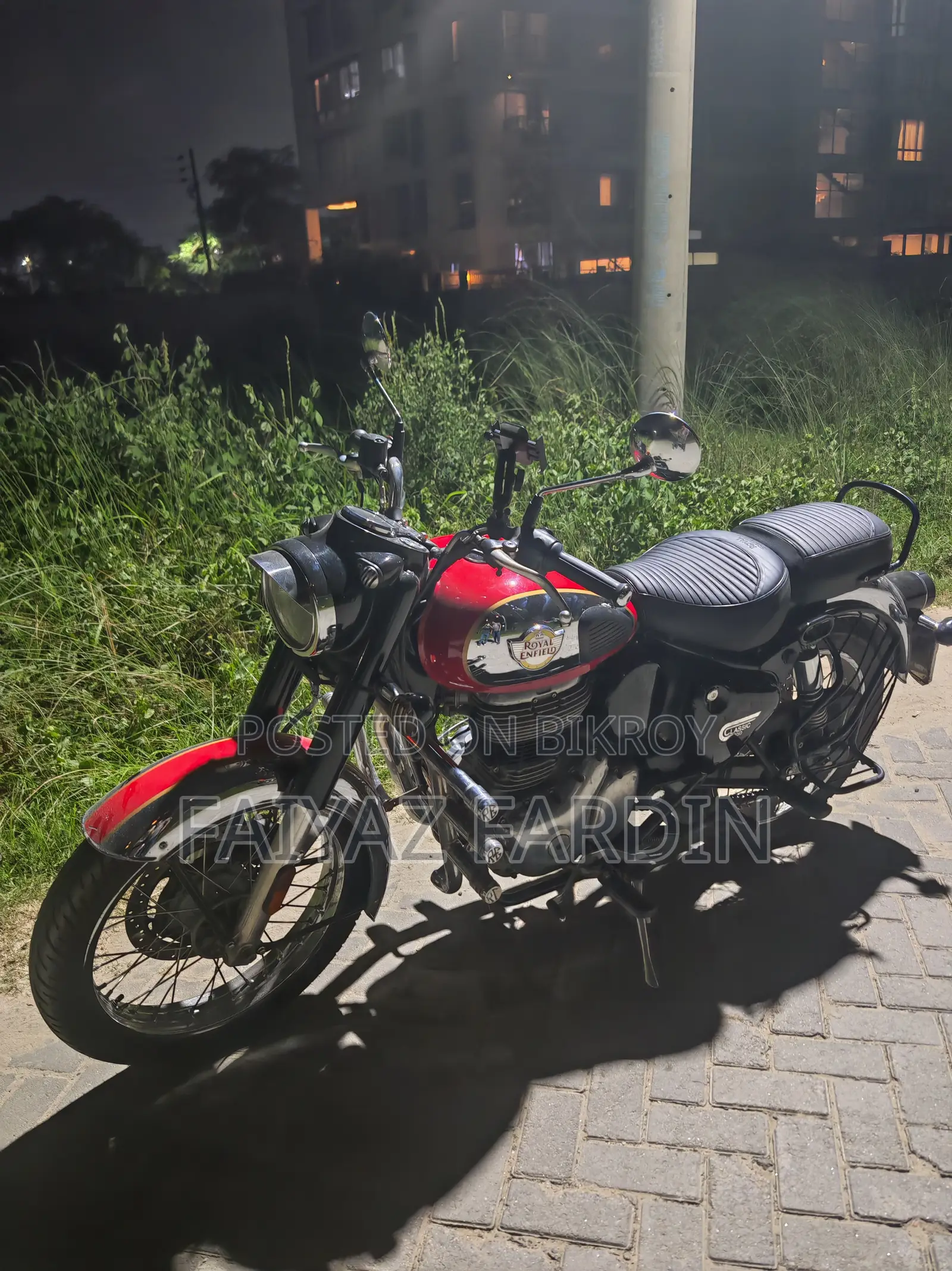 Royal Enfield Classic 350 2025 Red