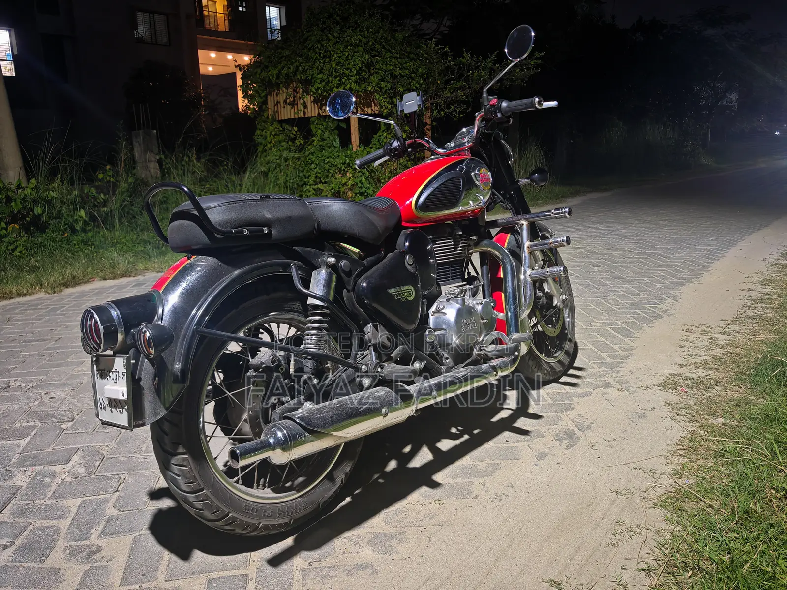 Royal Enfield Classic 350 2025 Red