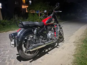 Royal Enfield Classic 350 2025 Red
