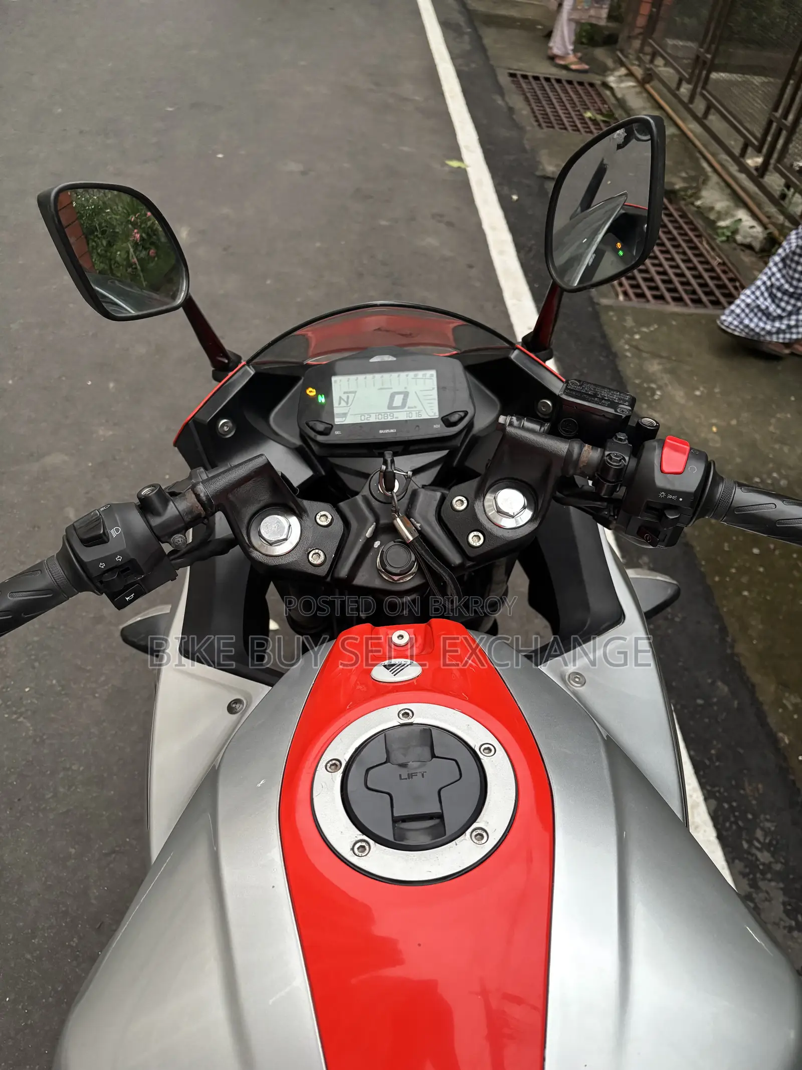 Suzuki Gixxer SF FI 2024 Orange