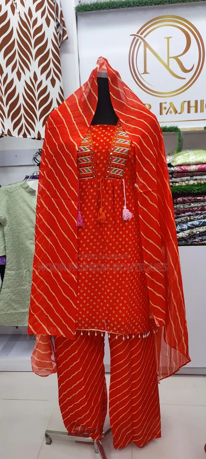 বান্ধানি শারারা থ্রি-পিস সেট
