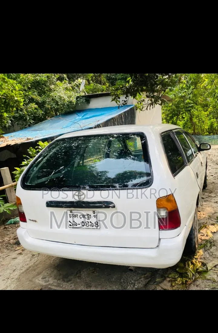Toyota Corolla 2002 White