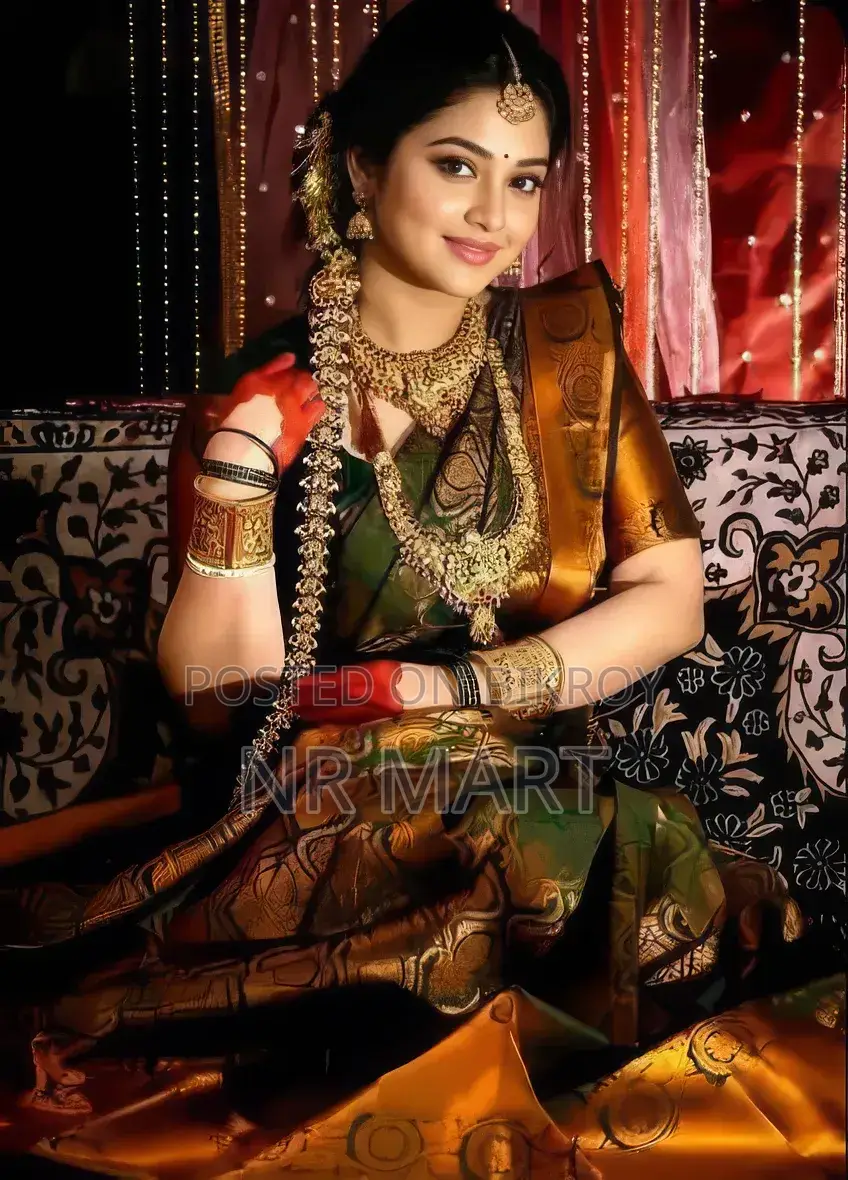 কাঞ্জিভারাম কাতান শাড়ি সাথে ম্যাচিং ব্লাউজ পিস