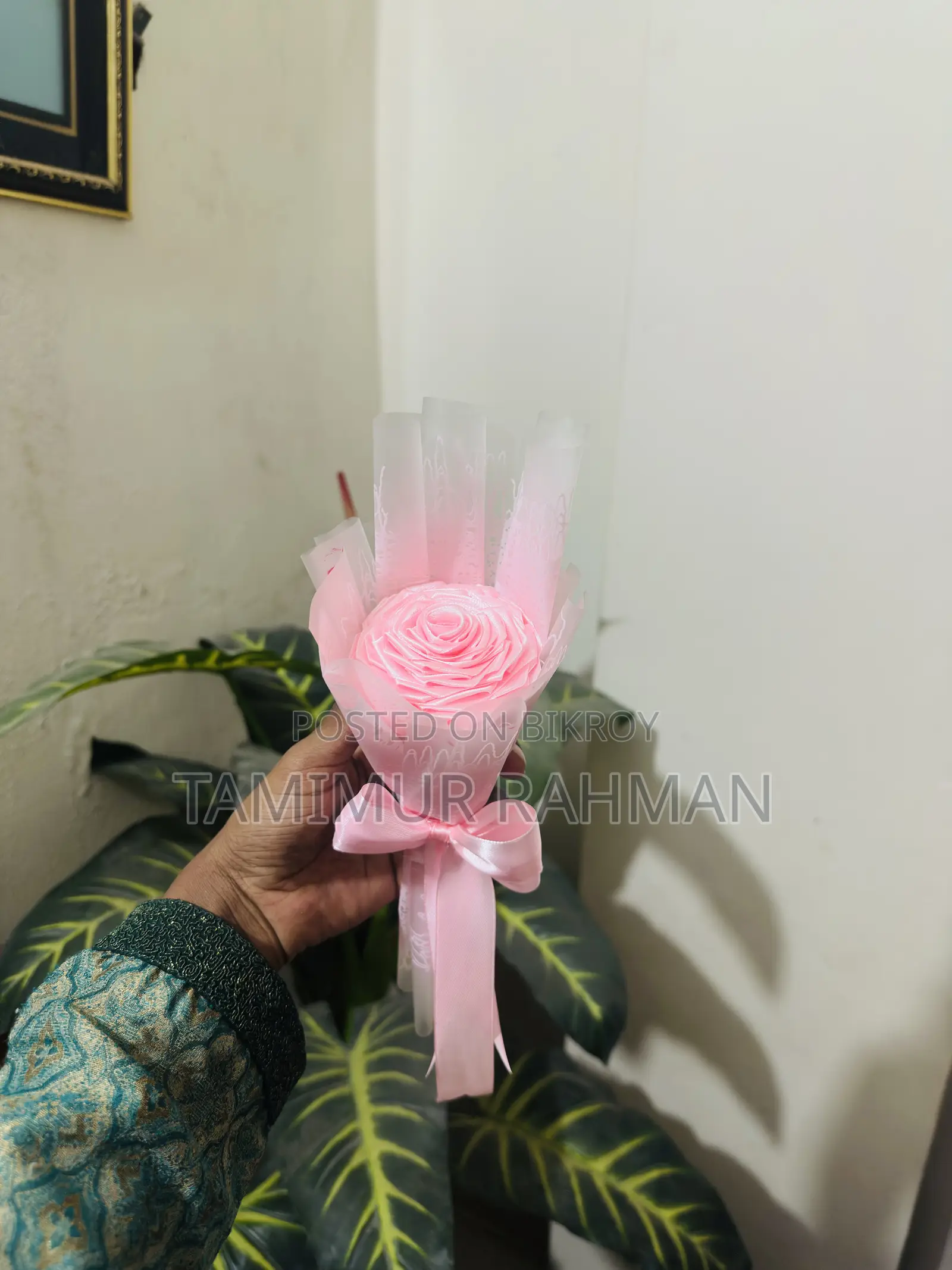 রিবন ফ্লাওয়ার তোড়া