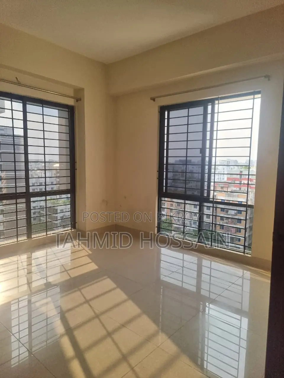 Furnished 3-bedroom Condo in 12th floor Building 5, Basundhara for sale