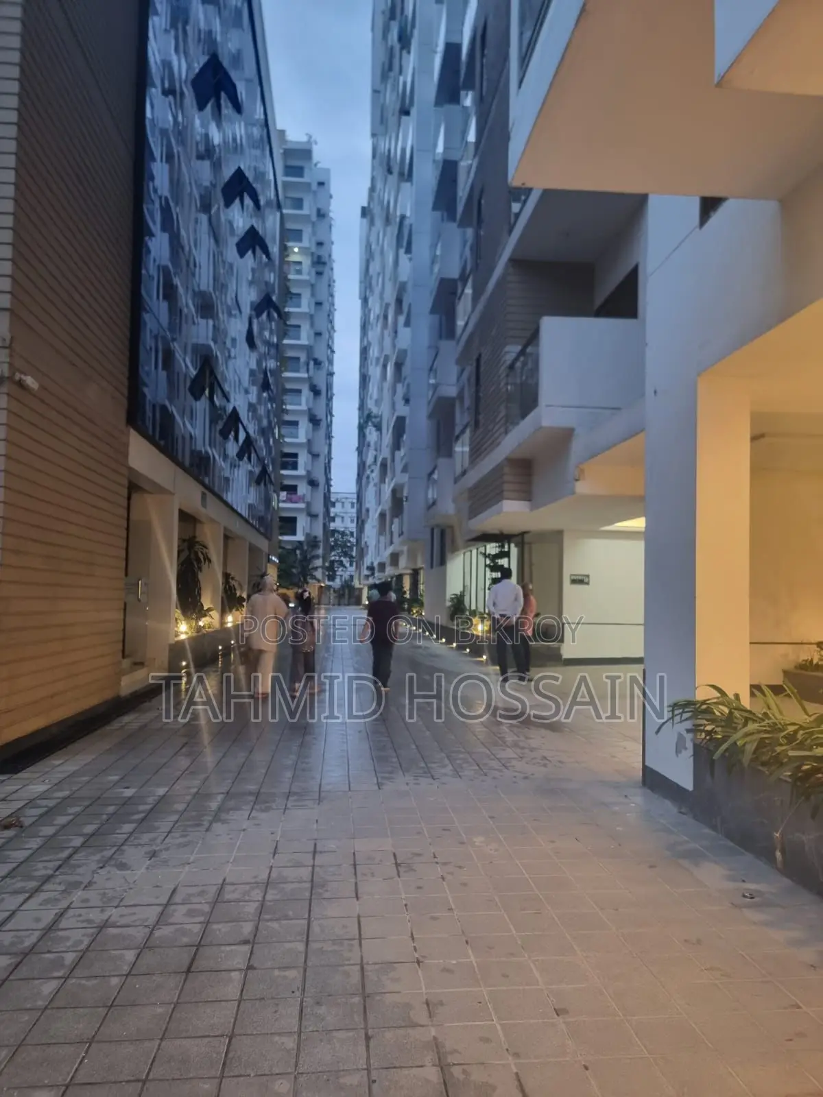 Furnished 3-bedroom Condo in 12th floor Building 5, Basundhara for sale