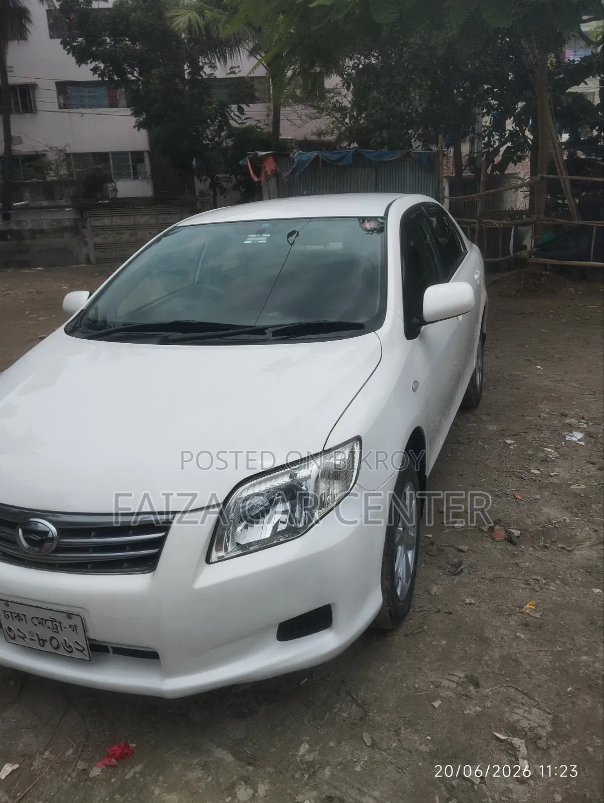 টয়োটা অ্যাক্সিও ২০১২ সাদা