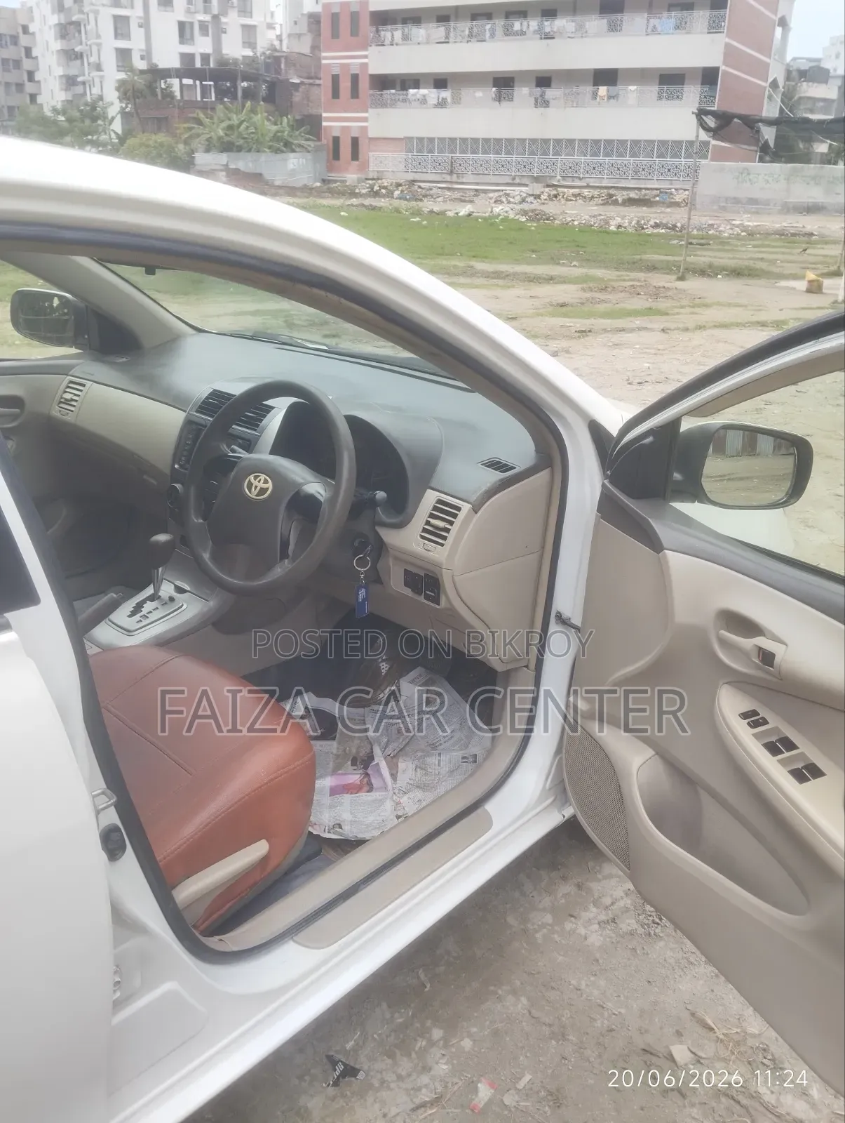 টয়োটা অ্যাক্সিও ২০১২ সাদা